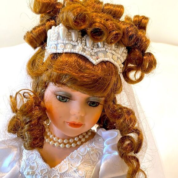 Bride porcelain doll 16 inches - Picture 1 of 10